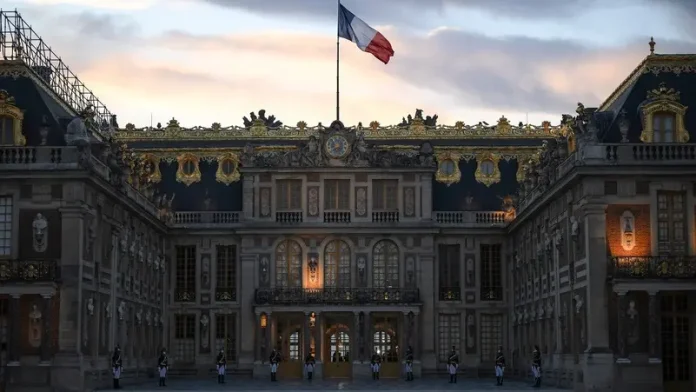 Fire breaks out at Versailles Palace, tourists evacuated