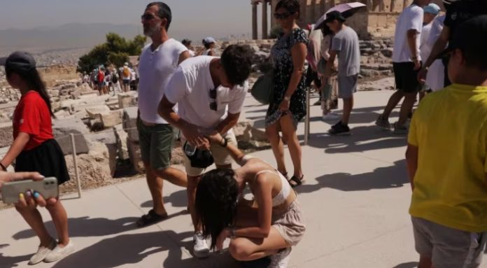 Greece closes Acropolis due to extreme heat