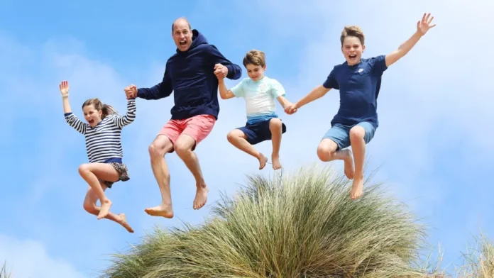 Prince William poses with his children on his 42nd birthday