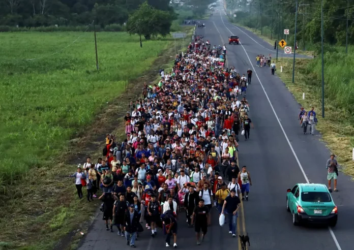 New migrant caravan sets off towards southern US border