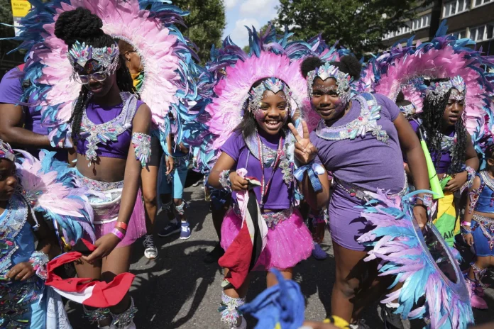 3 pople stabbed at London's Notting Hill Carnival