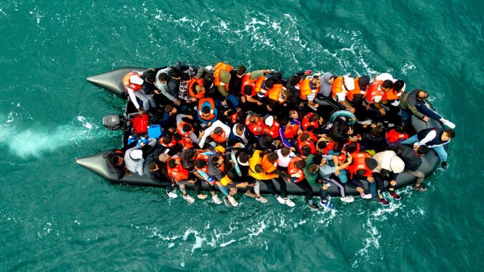 11 boats of migrants arrived in UK in one day, migration crisis escalates