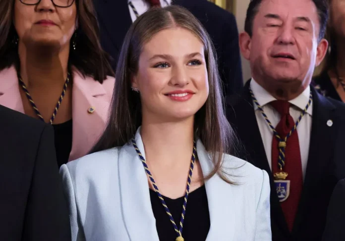 Princess Leonor of Asturias arrived in Oviedo on Thursday, where she was presented with the Gold Medal of Asturias, which she was awarded a year ago, on her 18th birthday.