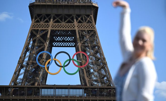 Paris mayor wants to keep Olympic rings on Eiffel Tower