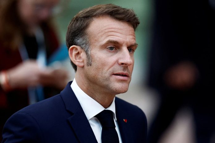 France on verge of political crisis: Everyone wants Macron's resignation