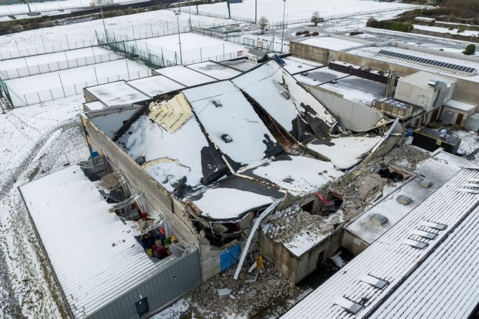 Thousands without water and power amid severe winter storm in Ireland