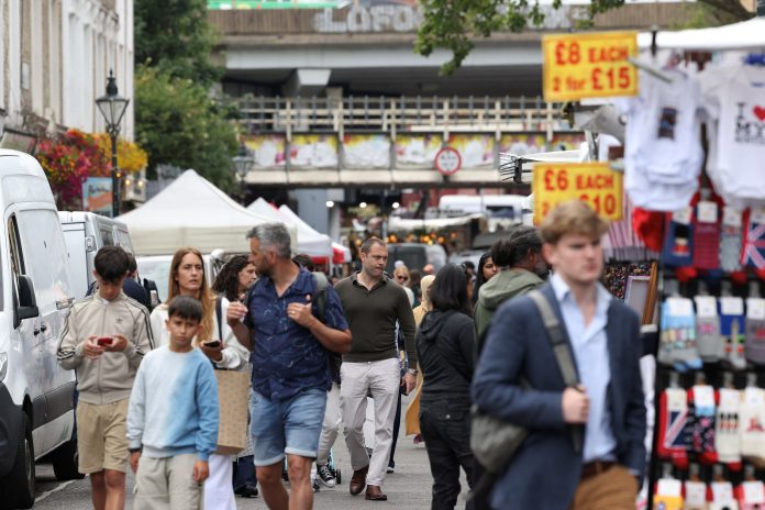 UK population to hit 72.5m by 2032