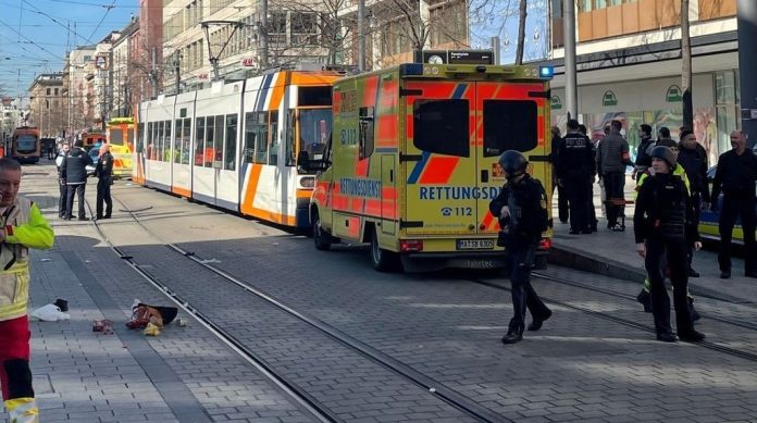 Car drives into crowd in centre of German city