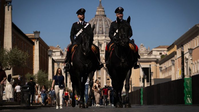 Vatican cuts phone signal during conclave