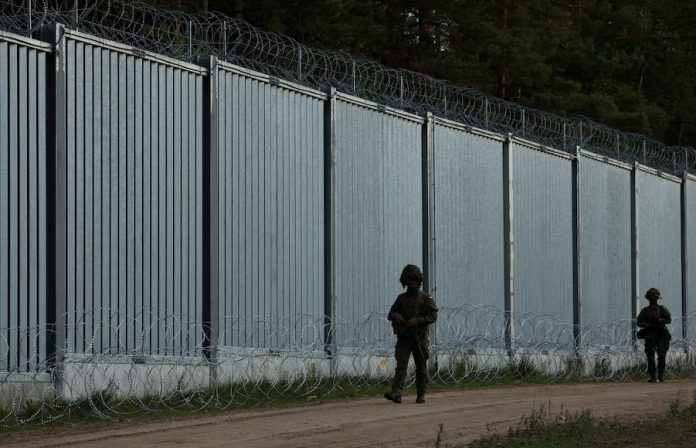 Poland introduces border controls with Germany, Lithuania to curb migrant flow