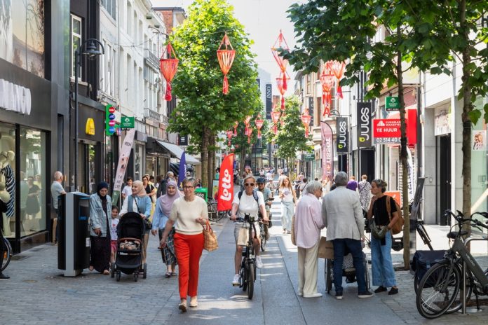 Belgian shops to stay open later
